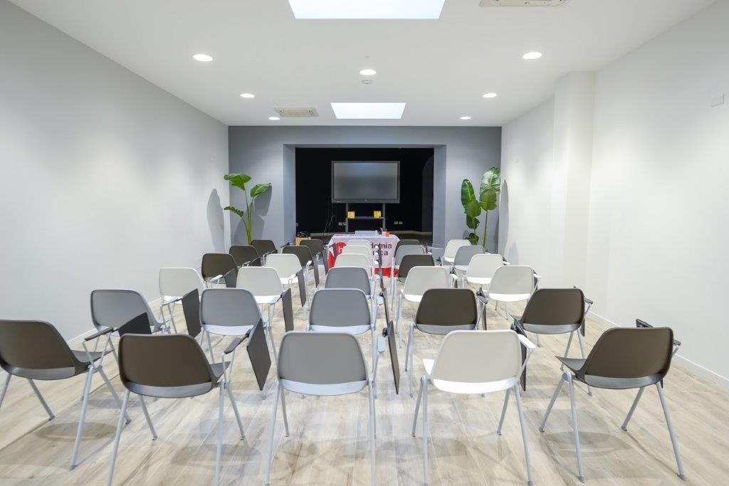 Meeting_room_scuola